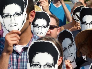 Support Rally for Eduard Snowden -Image by Mike Herbst, Creative Commons License - http://www.flickr.com/photos/cyzen/9140137852/